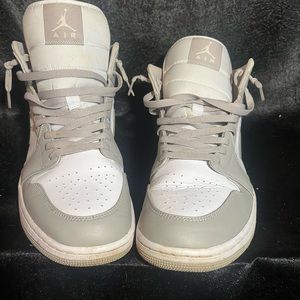 Jordan 1 Mid “college grey”